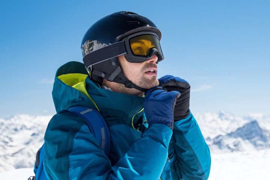 Casco obbligatorio sulle piste da sci anche per gli adulti: ecco come tutelarti davvero sulle piste 26 1